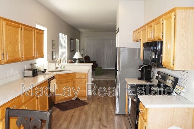 Building Photo - 9753 E Holiday Way