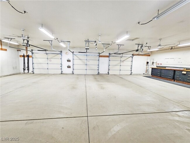 Building Photo - 3260 Helicopter Ave