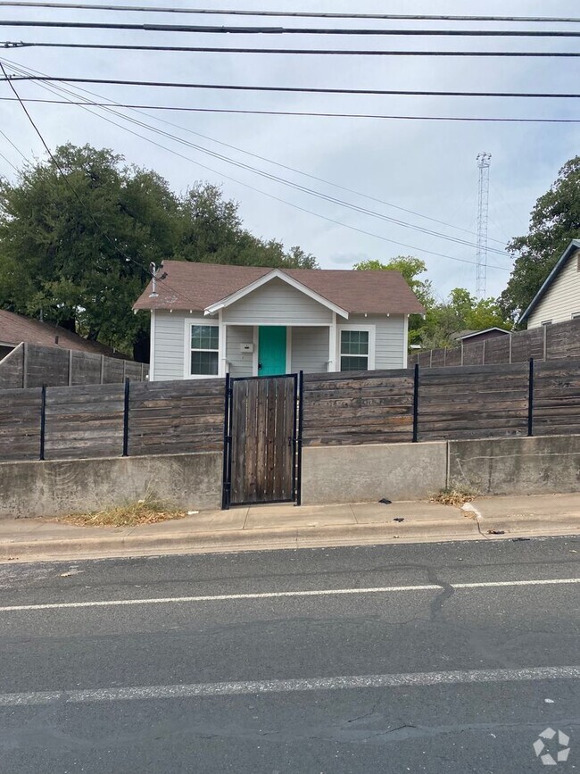 Building Photo - Beautiful East Austin Bungalow