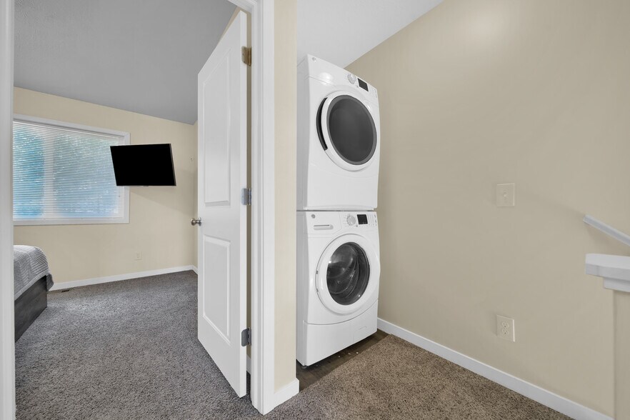 Building Photo - 3848 Vale Dr