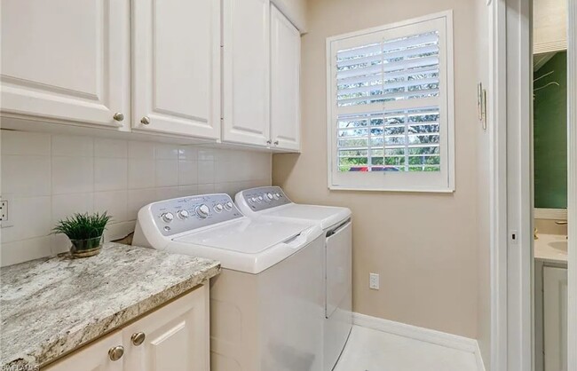 Washer/Dryer room - 5417 Cove Cir