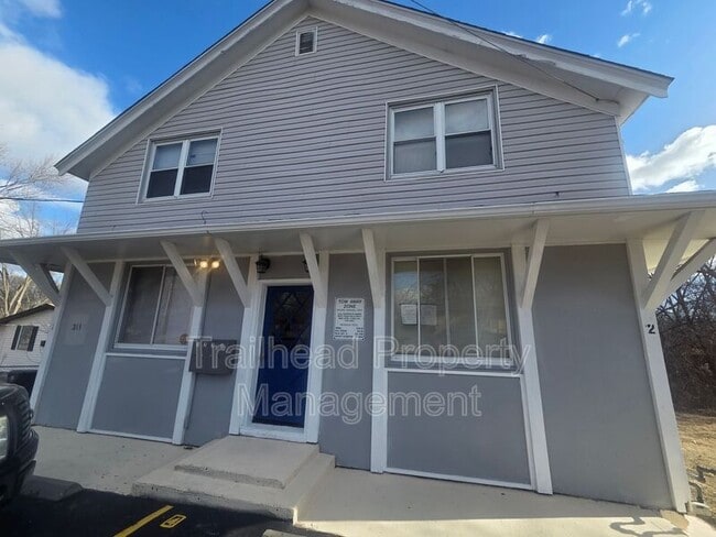 Building Photo - 3115 S Forest Ave