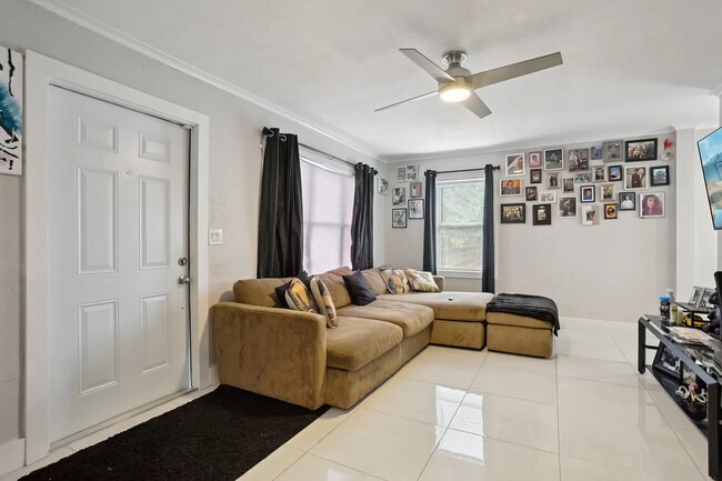 Building Photo - 735 Franklin Rd