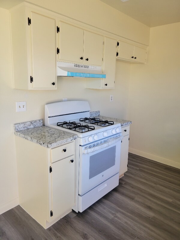 Building Photo - 15549 Barranca Way