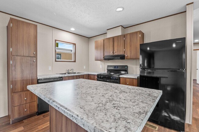 Building Photo - 600 Ermine Rd
