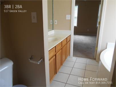 Building Photo - 517 Green Valley Dr