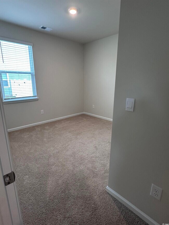 Building Photo - 5175 Yellowstone Dr