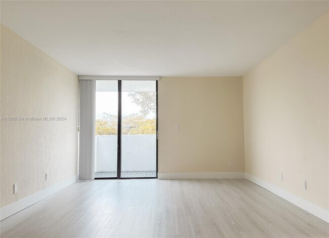 Building Photo - 2715 Tigertail Ave