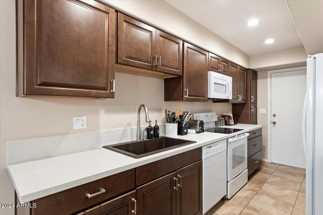 Building Photo - 10415 N 10th St