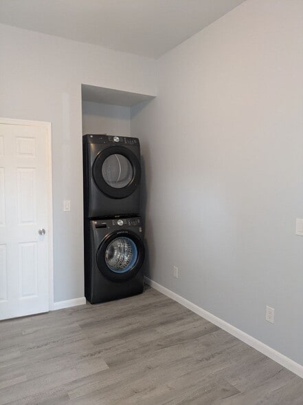 Building Photo - 85 N High St