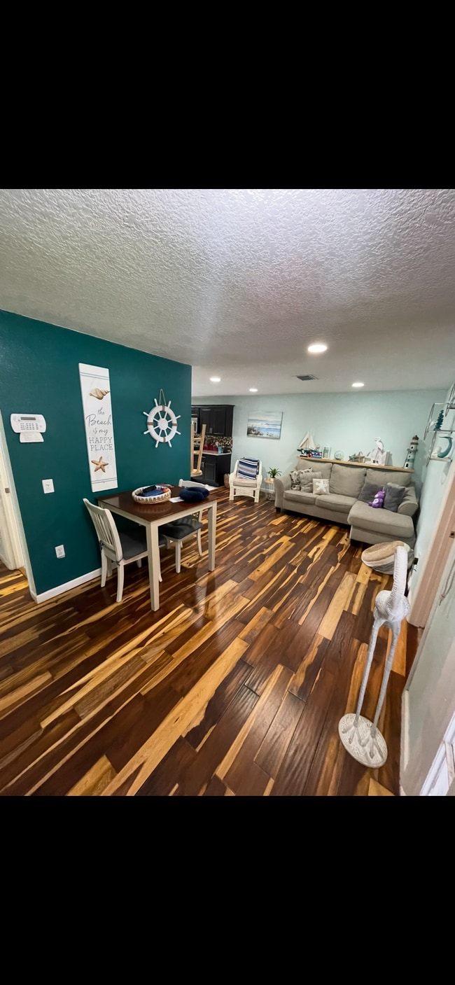 Building Photo - 1545 Foxridge Run SW