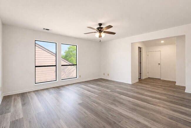 Building Photo - 2416 Birkdale Ln