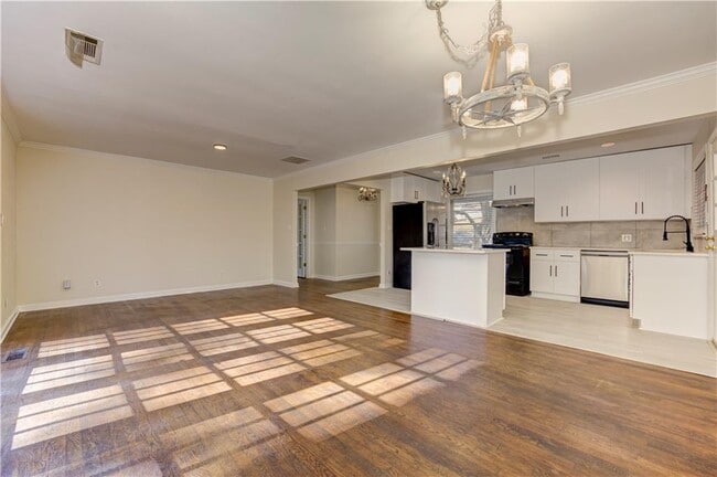 Building Photo - 465 Windsor Parkway