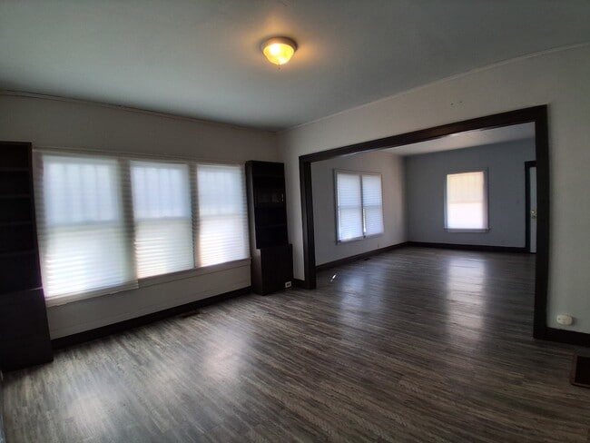 Building Photo - 501 Bowman-N