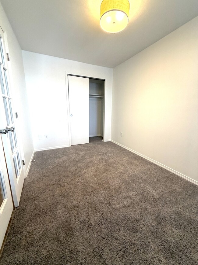 Building Photo - 1825 Kendall St