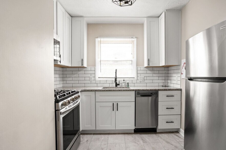 Building Photo - 2307 E 65th St