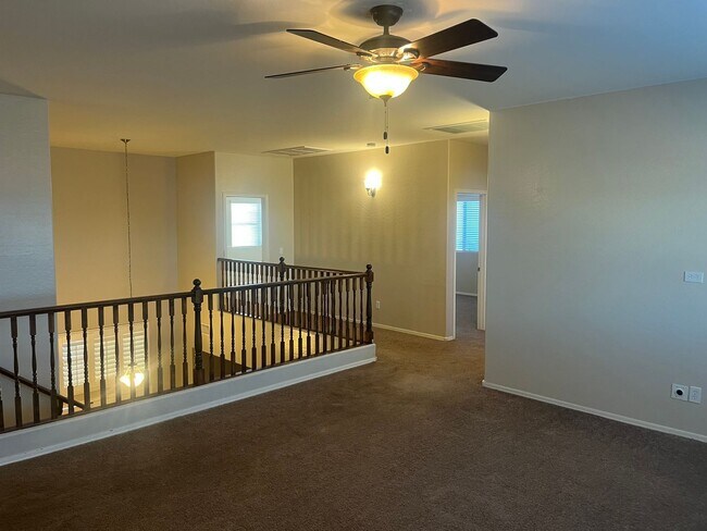 Building Photo - 16412 W Hope Dr