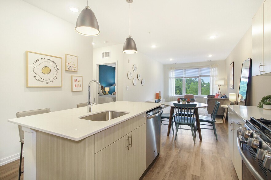 Interior Photo - Bay 151