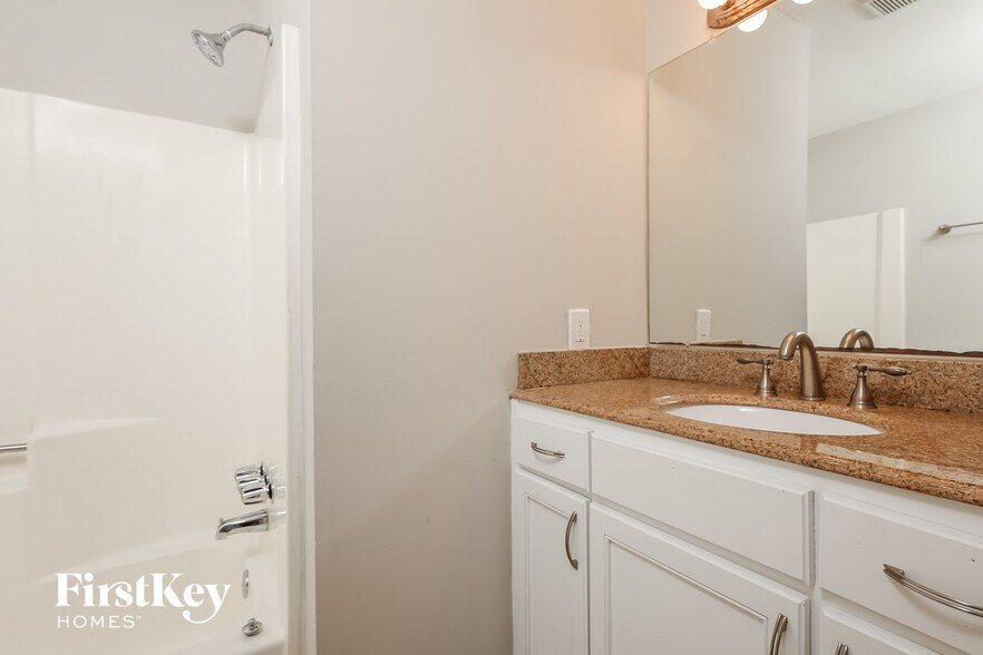 Building Photo - 304 Pembrook St