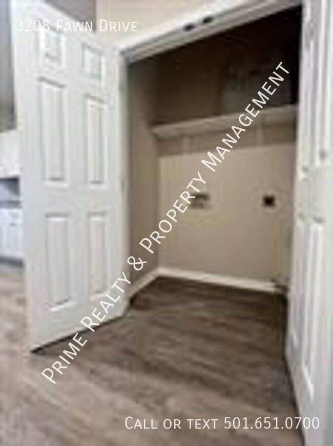 Building Photo - 3208 Fawn Dr