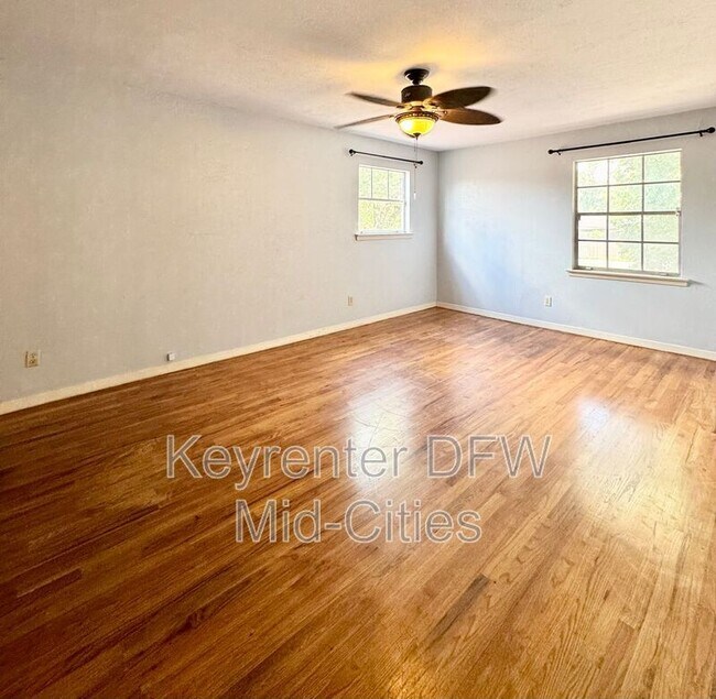 Building Photo - 2505 Crestview Cir