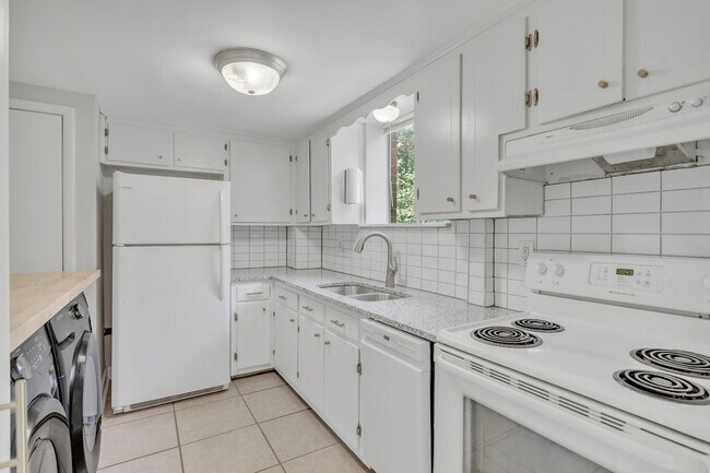 Building Photo - 622 Ermac Dr