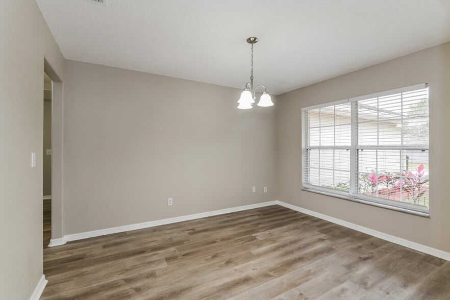 Building Photo - 942 Cork Oak Ln