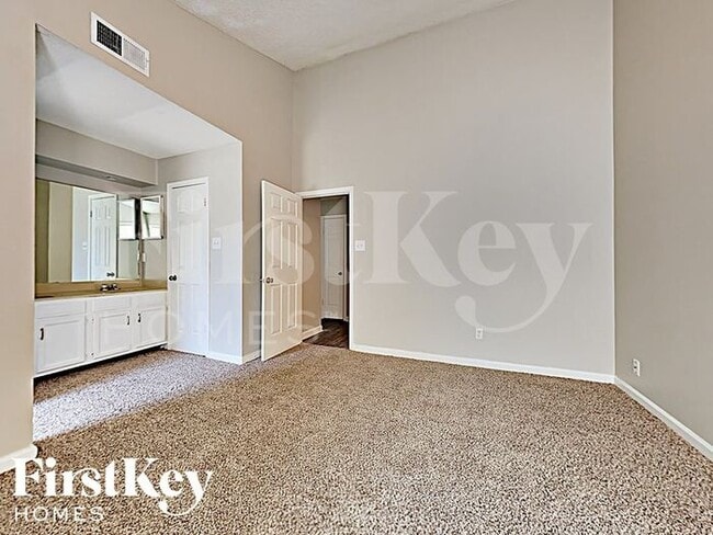Building Photo - 5961 Wedgewood Cove