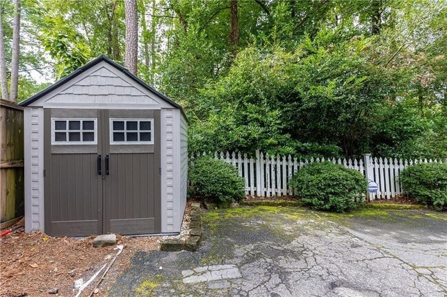 Building Photo - 1311 Roxboro Dr NE