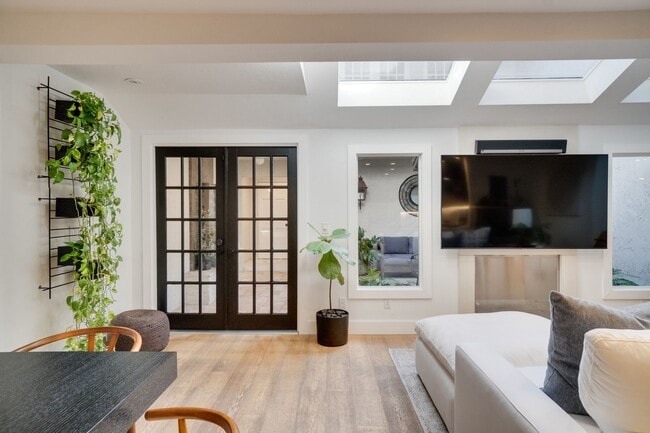 Building Photo - Exquisite 3 bedroom 2.5 bath two-story Executive Condo in Winter Park with 2-Car Garage