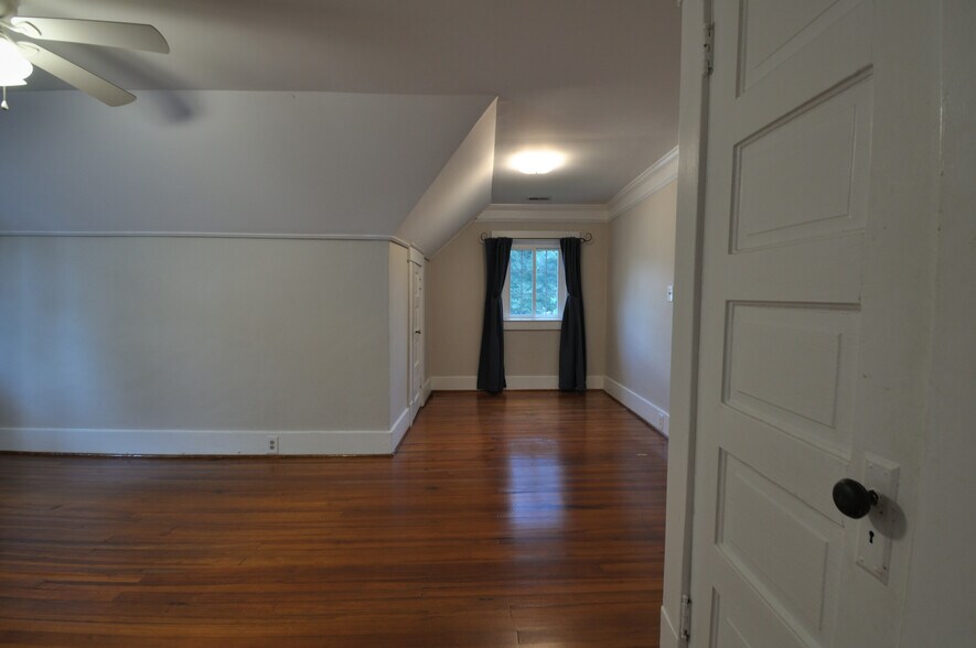 Building Photo - 1405 Maple St