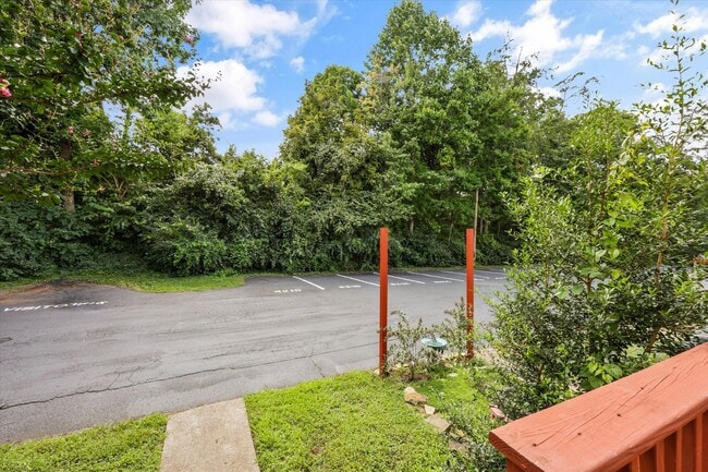 Building Photo - 621 Idlewood Ln