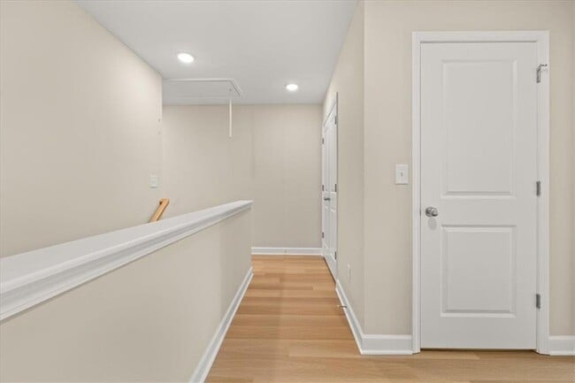 Building Photo - 4561 Moray Dr