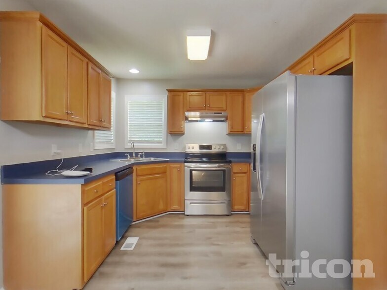 Building Photo - 219 S Red Oak Way