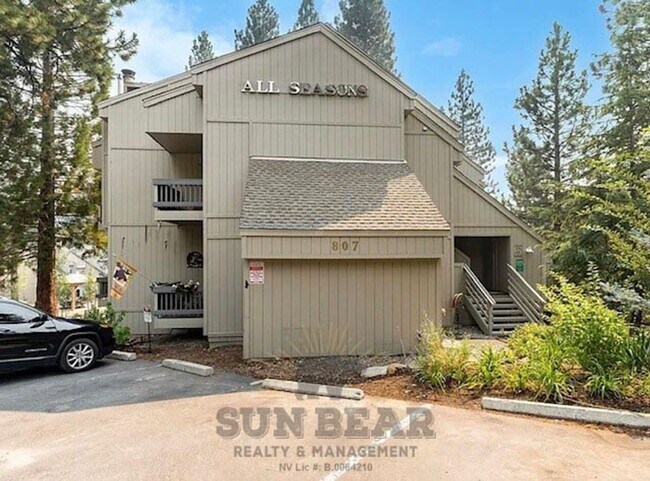 Building Photo - Adorable 2 Bedroom - 1 Dog Friendly upon approval!!! - Just Reduced!