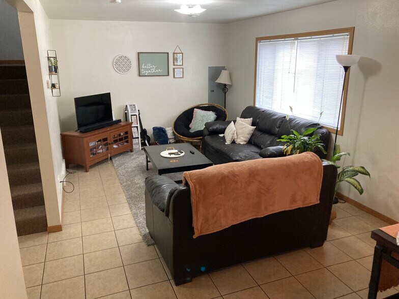 Building Photo - 1528 Starview Dr