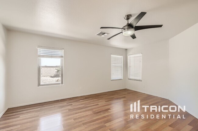 Building Photo - 11844 W Edgemont Ave
