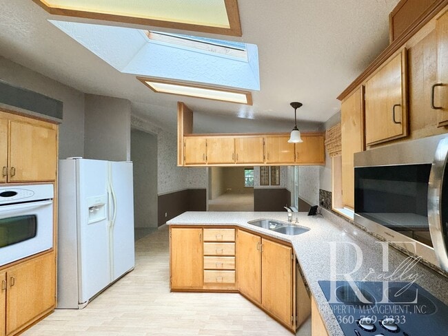 Building Photo - Your Private Getaway In Bremerton