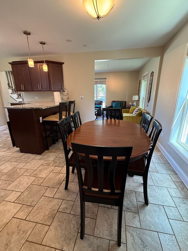 Building Photo - Beautiful Furnished 3BR/2BA Home in Prime Lincolnwood Location – Top-Rated Schools