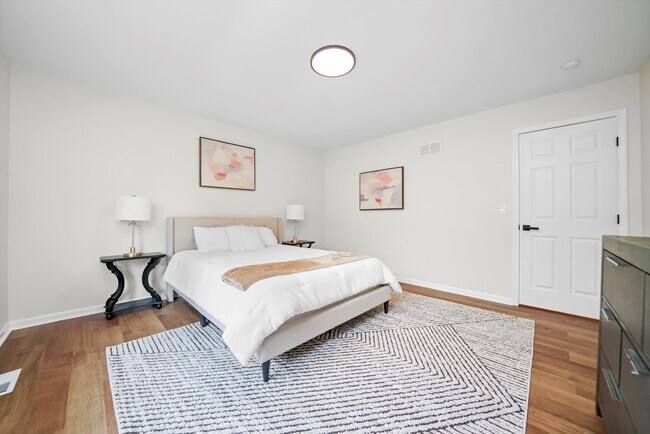 Building Photo - 1668 Hidden Valley Dr