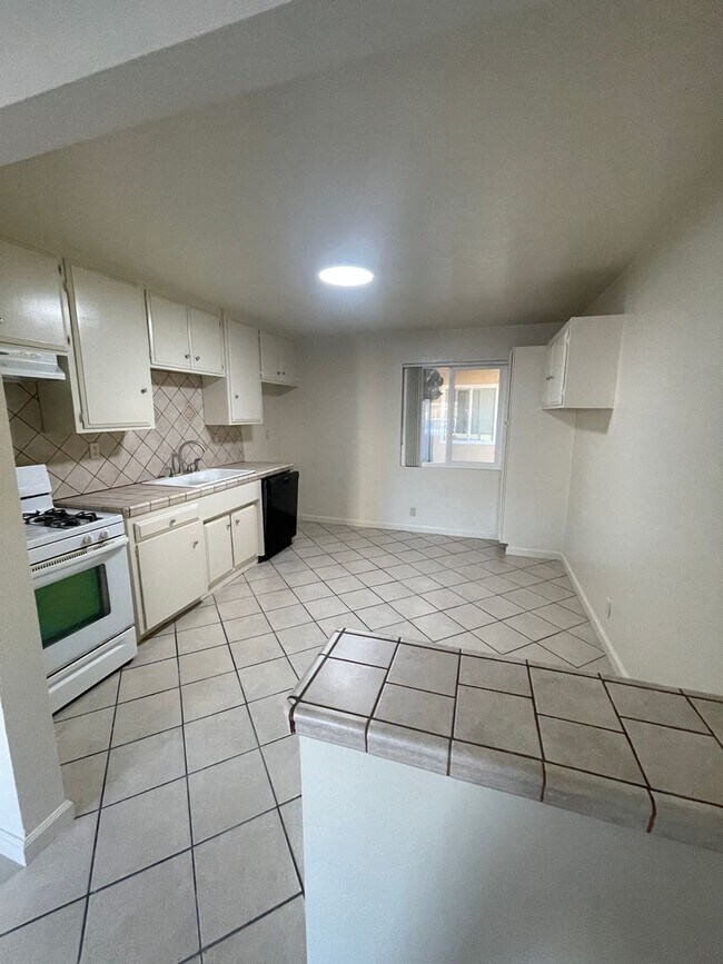 Building Photo - Super Clean & Nicely Renovated 2BR/1Bath in San Clemente - Walk to the Beach!