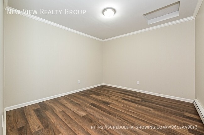 Building Photo - 302 E Hudson St