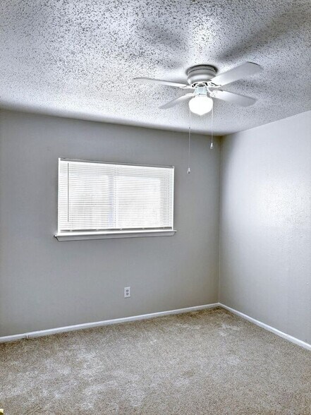 Building Photo - 16230 Pasadero Dr