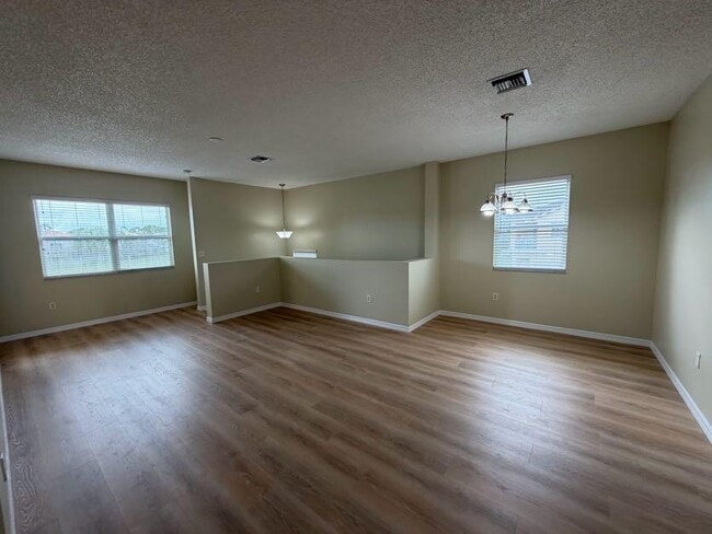 Building Photo - 2925 Crestwood Ter