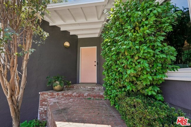 Building Photo - 3095 Passmore Dr