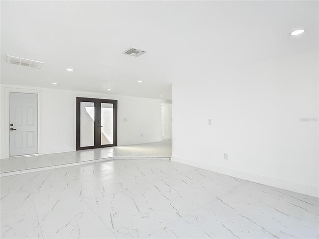 Building Photo - 9920 San Mateo Way