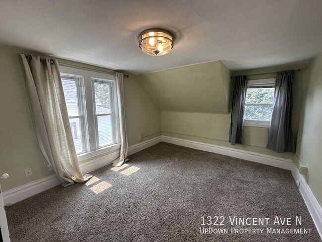Building Photo - 1322 N Vincent Ave