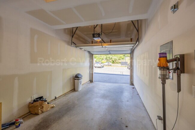 Building Photo - 28 Armstrong Rd