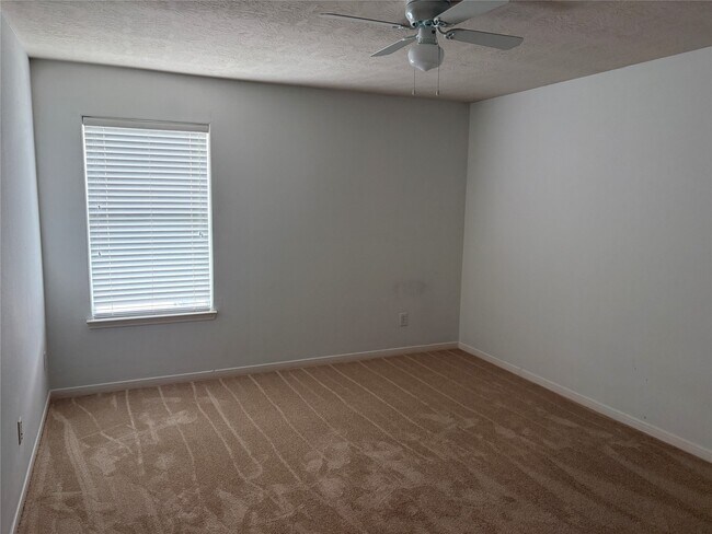 Building Photo - 410 Sunwood Glen Ln
