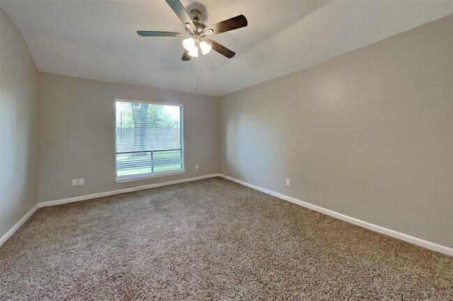Building Photo - 8155 Big Oak Trail Dr